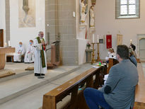 Familiengottesdienst mit den Kommunionkindern (Foto: Karl-Franz Thiede)